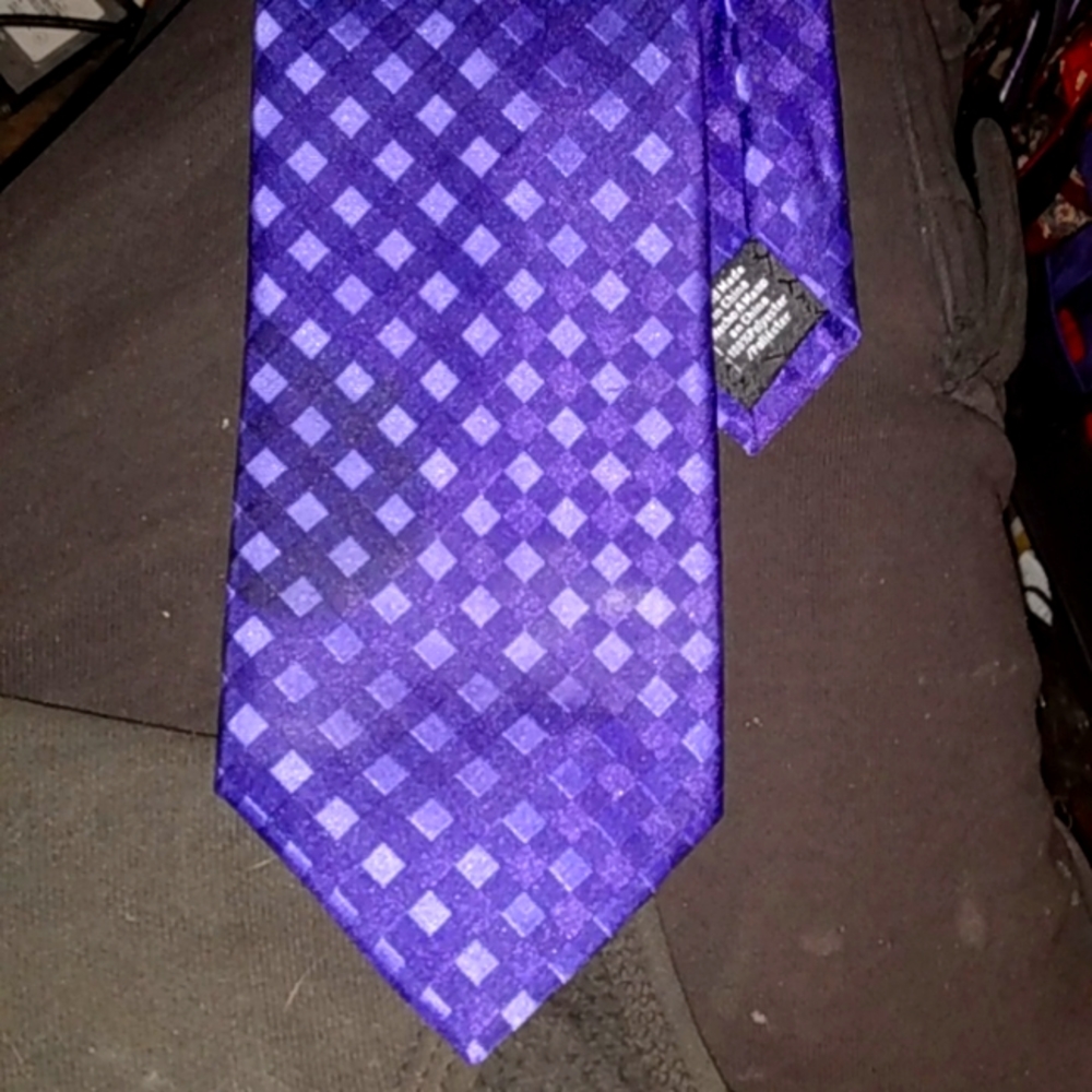 Perry Eli's tie